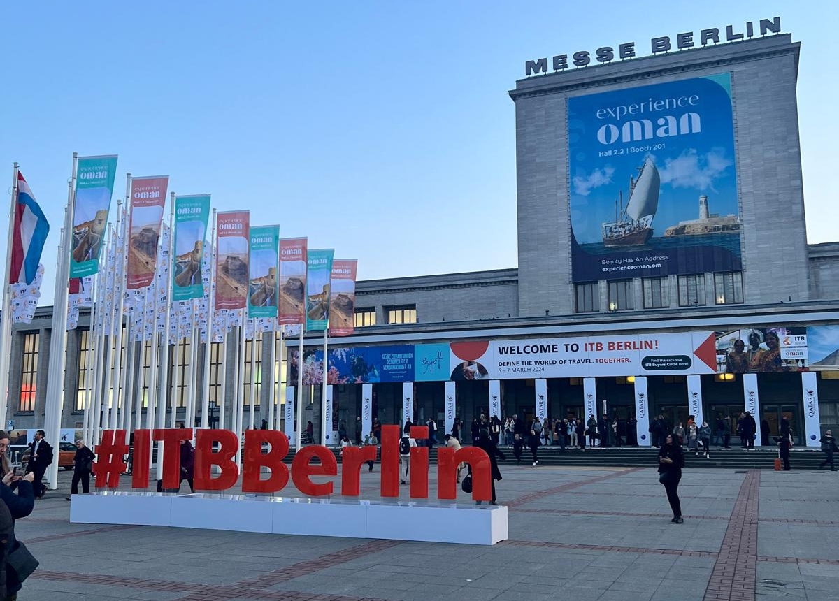 Utanför möteslokalen för ITB i Berlin